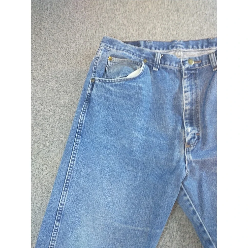 Wrangler Authentic Jeans Mens 36x32 Medium Wash Straight Leg Made in USA 97601MD